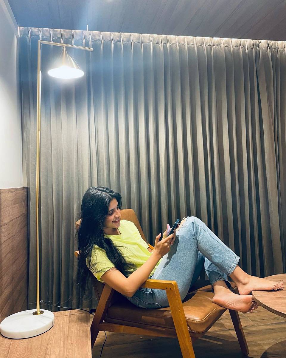 Meenakshi Dinesh Feet