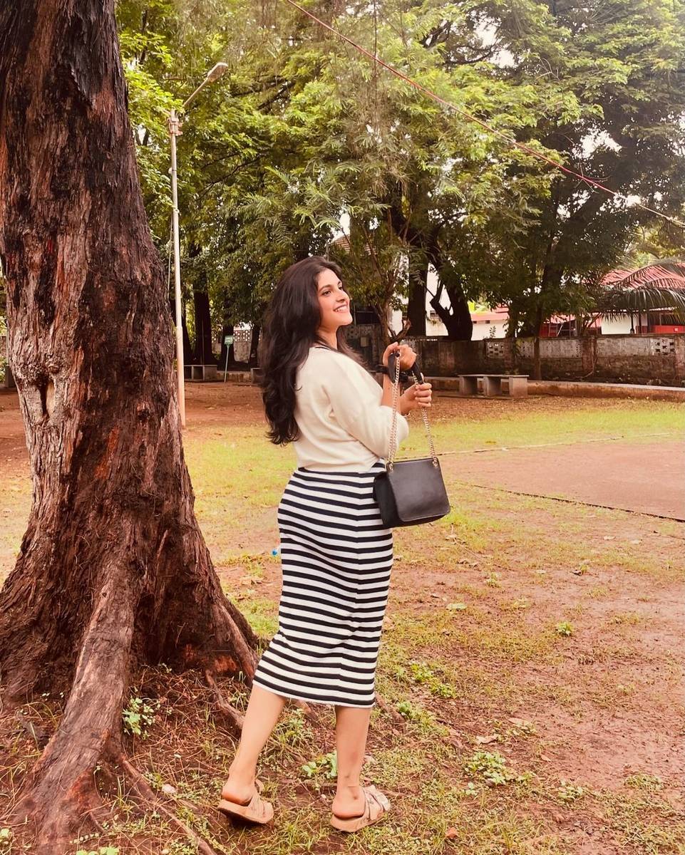 Meenakshi Dinesh Feet