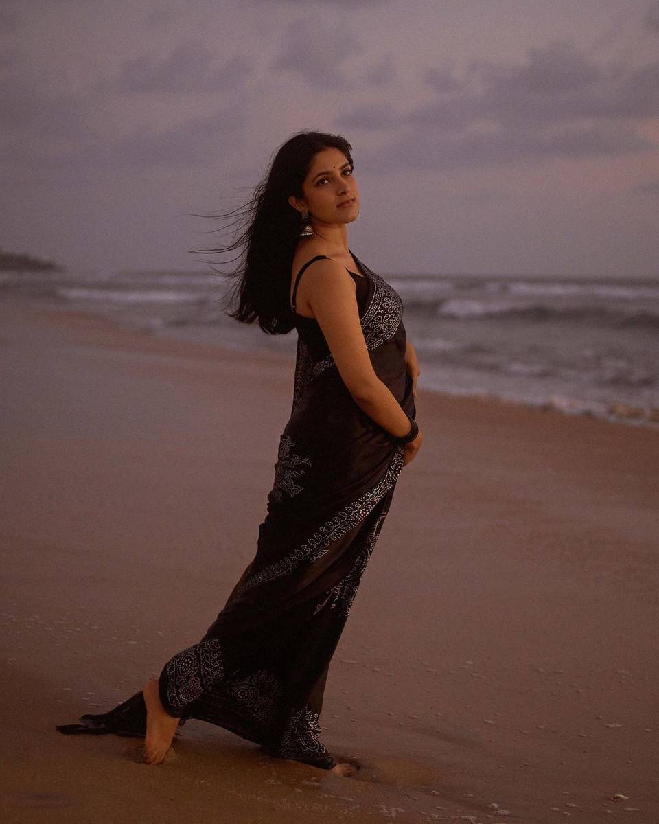 Meenakshi Dinesh Feet