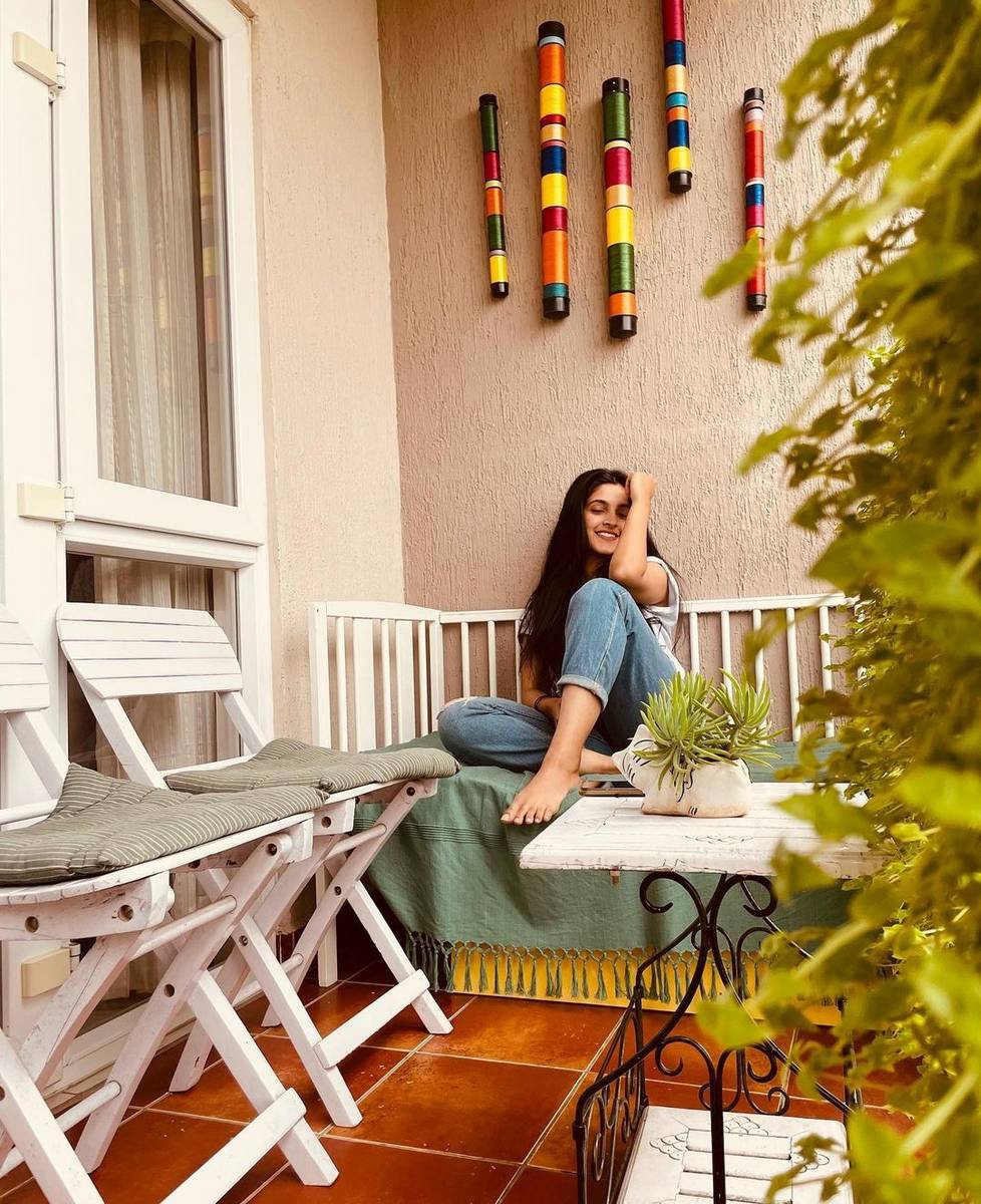 Meenakshi Dinesh Feet