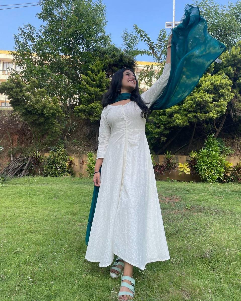 Meenakshi Dinesh Feet