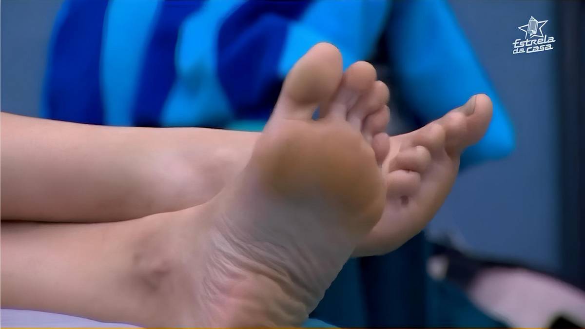 Nicole Louise Feet