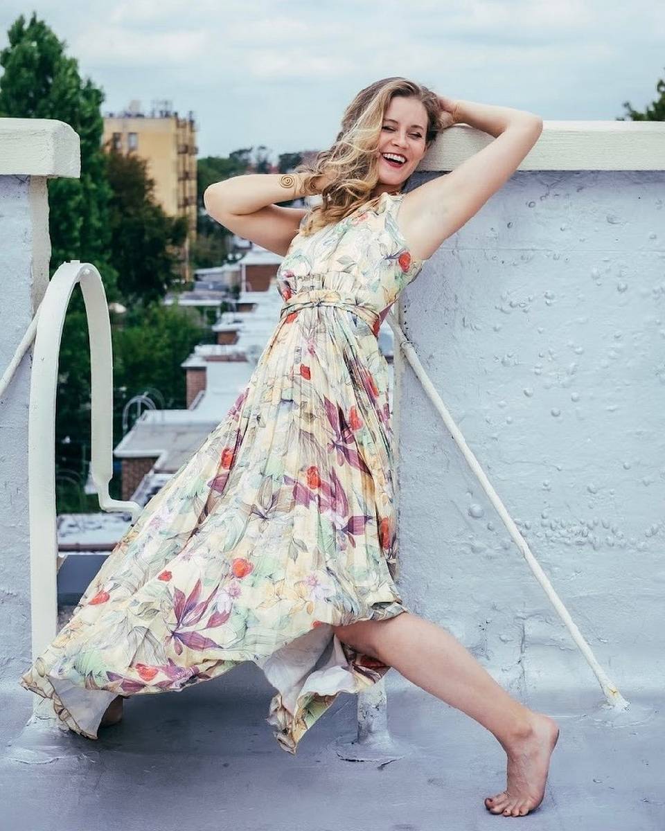 Olivia Howell Feet
