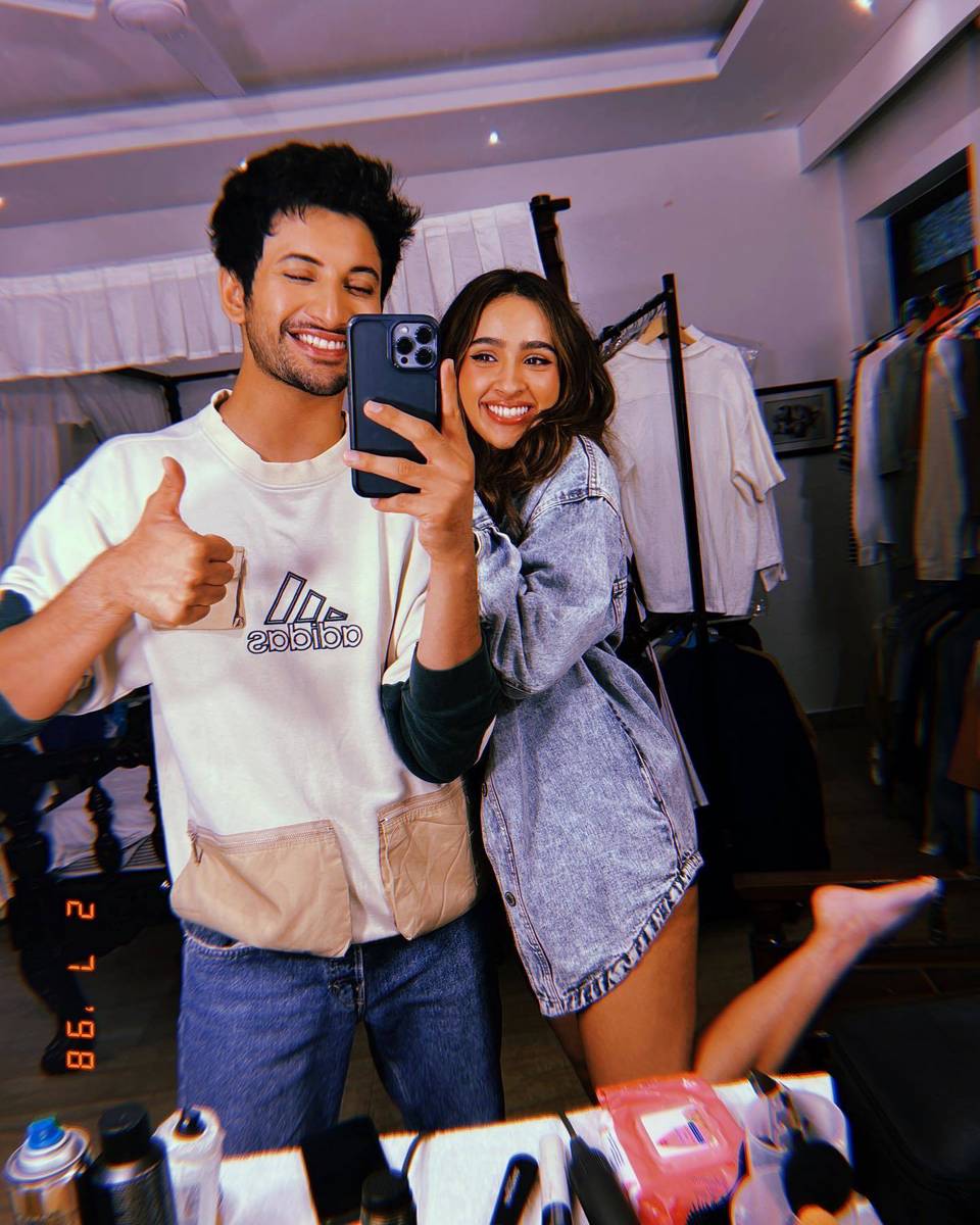 Pashmina Roshan Feet