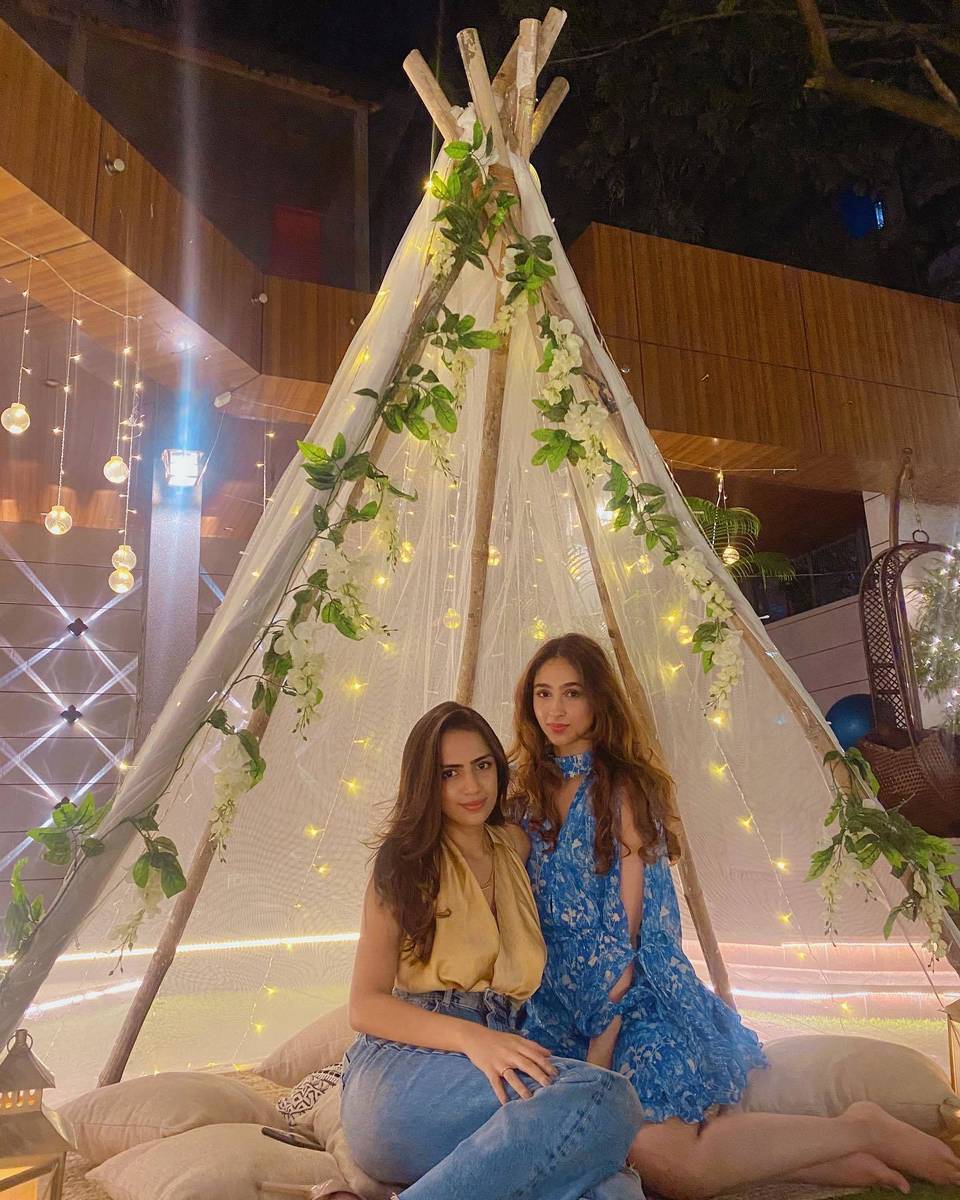 Pashmina Roshan Feet