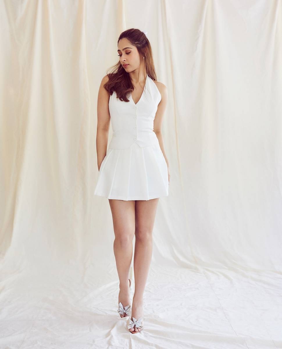 Pashmina Roshan Feet