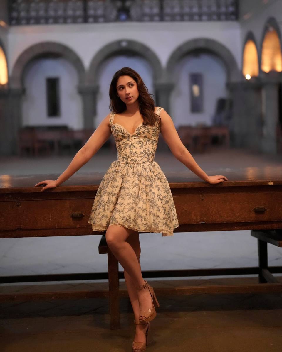 Pashmina Roshan Feet