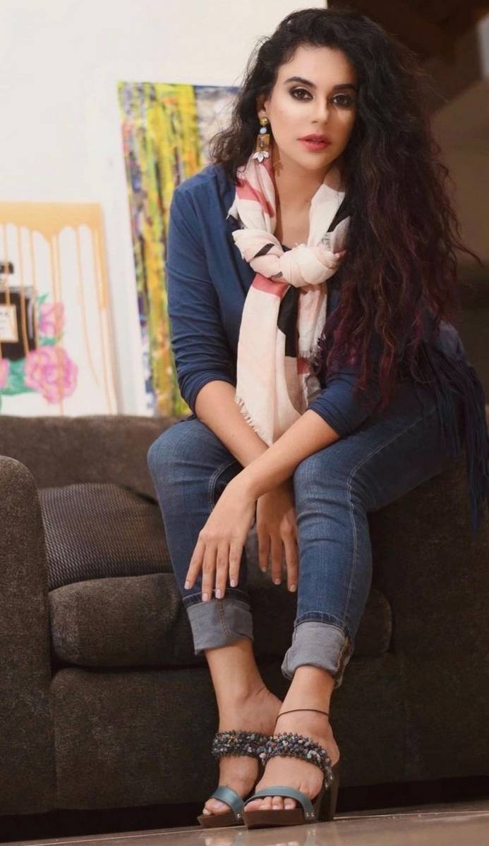 Sara Khan Feet