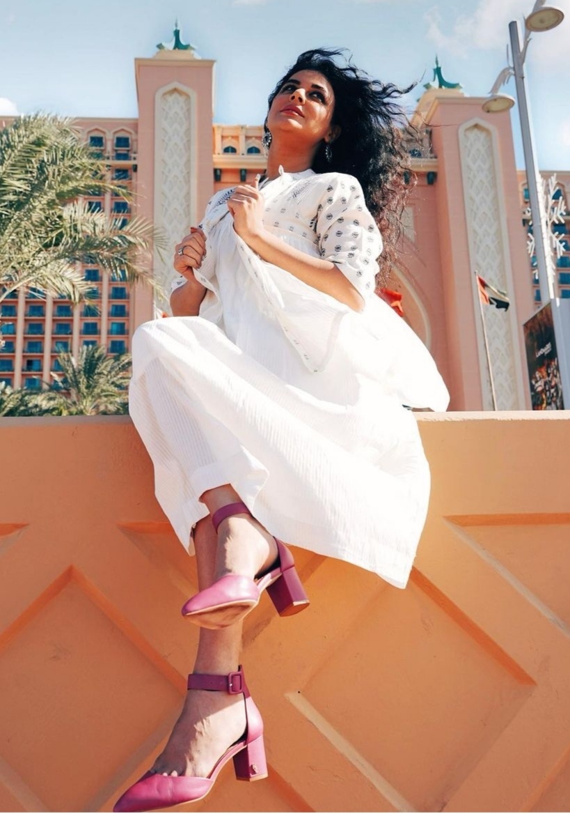 Sara Khan Feet
