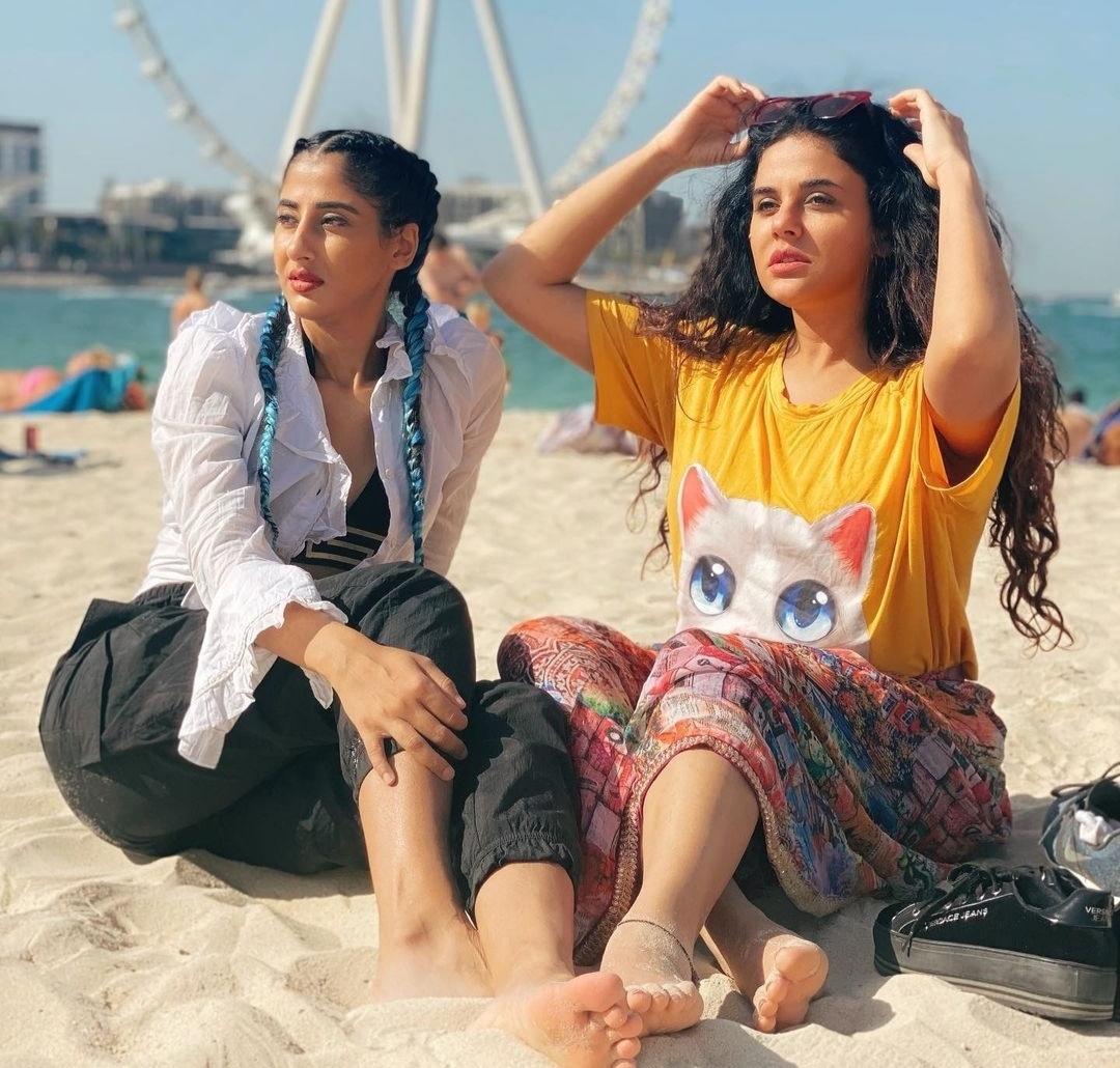 Sara Khan Feet