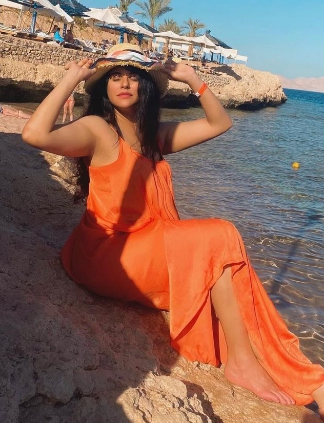 Sara Khan Feet