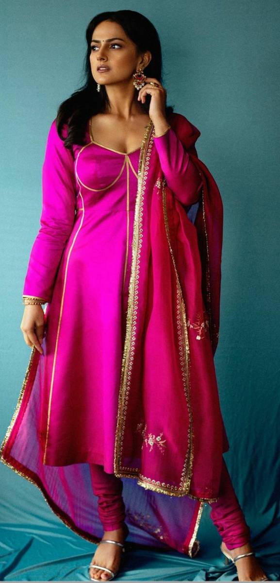 Shraddha Srinath Feet