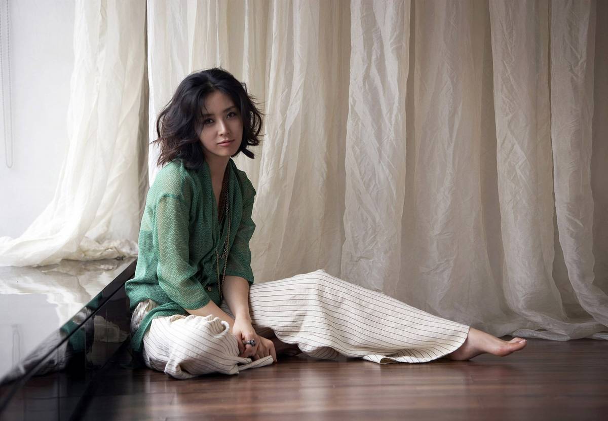 Song Yun Ah Feet