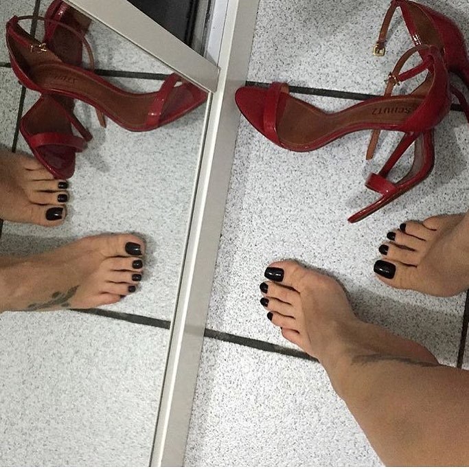 Rainha Grazi Feet (45 photos) - celebrity-feet.com