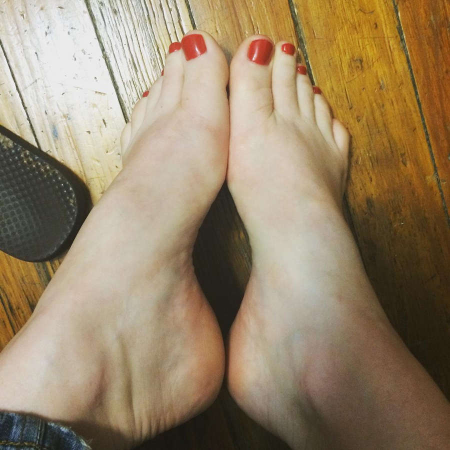 Julie Simone Feet