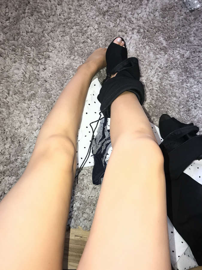 Danielle Sellers Feet