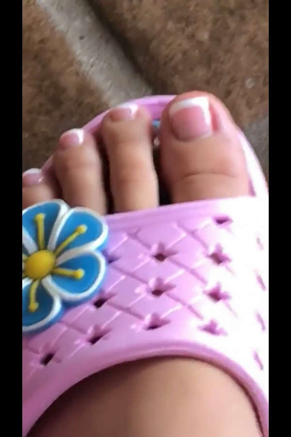 Chinq Pink Feet