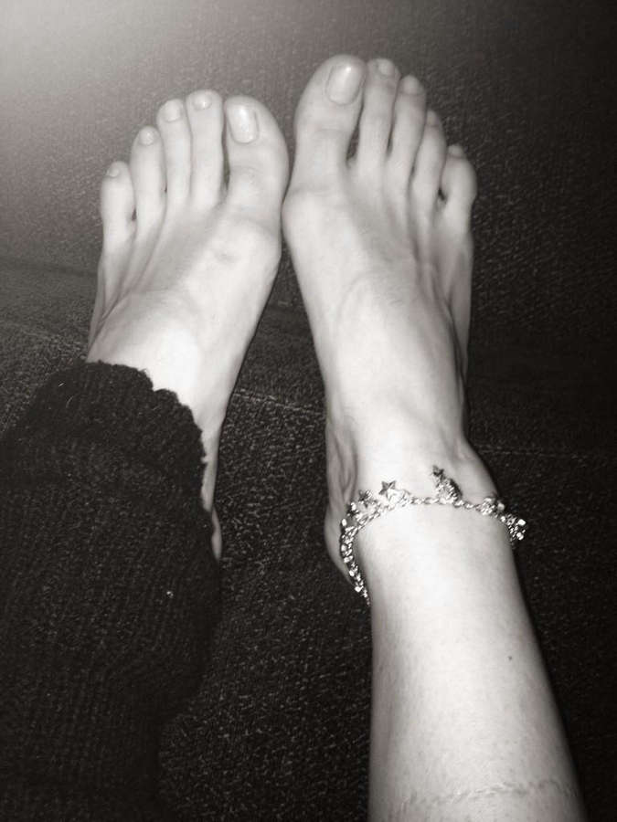 Carolina Abril Feet