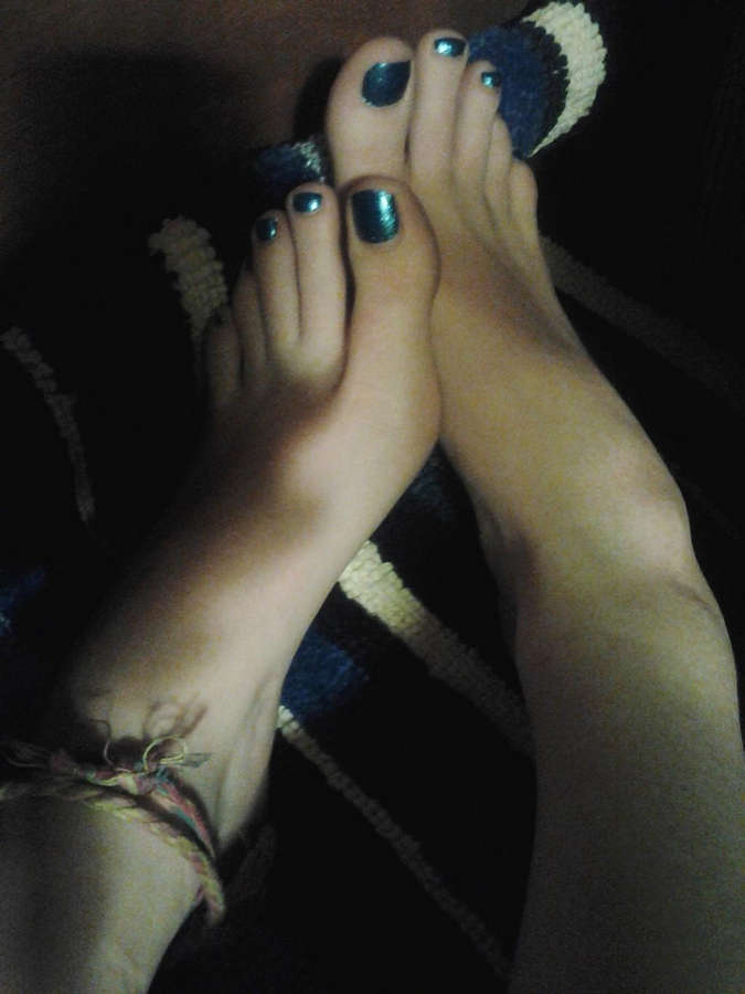 Zoey Nixon Feet