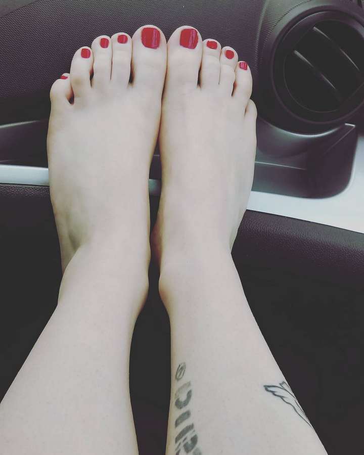Ophelia Rain Feet
