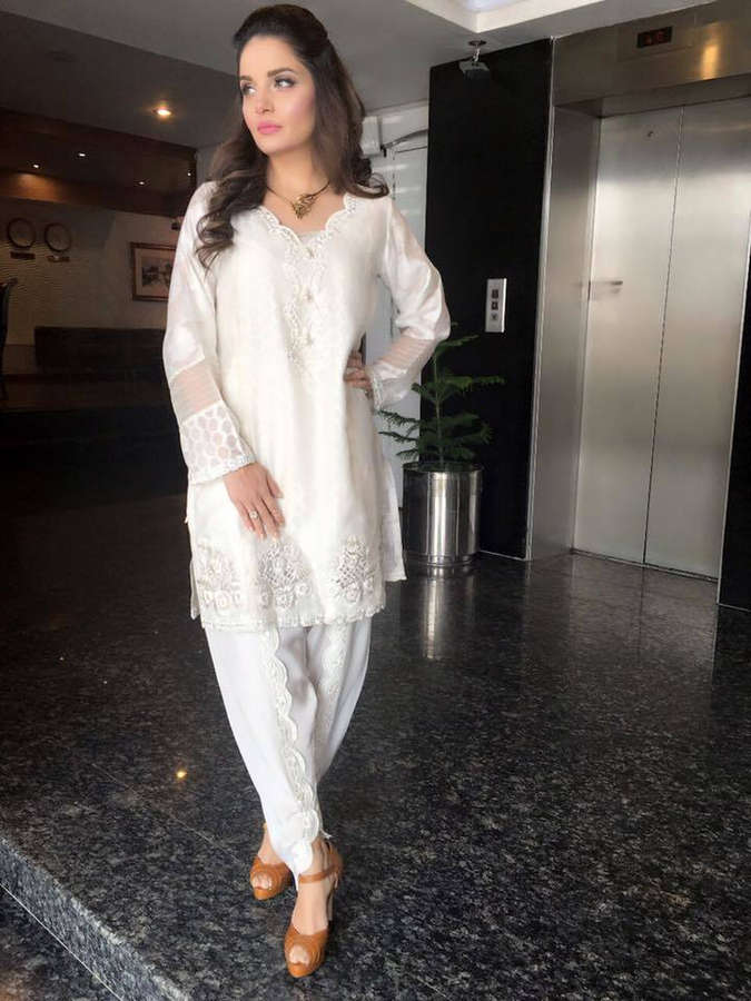 Armeena Rana Khan Feet