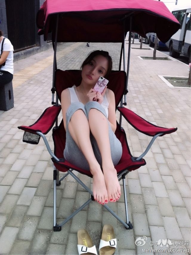 Xiaolu Li Feet