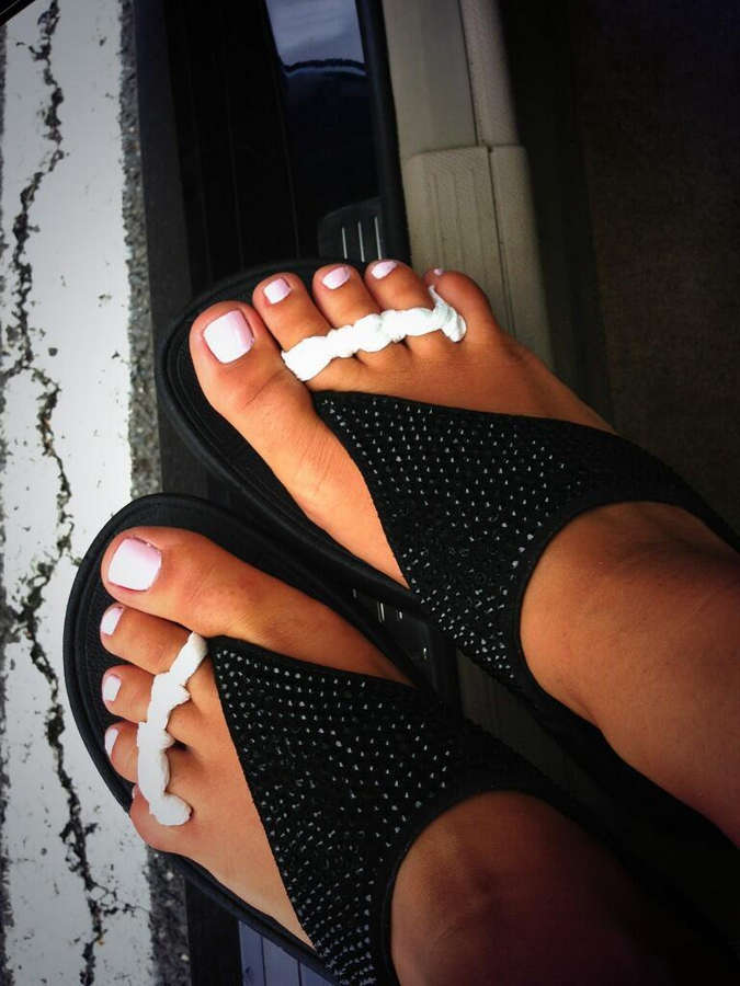 Victoria Wakile Feet