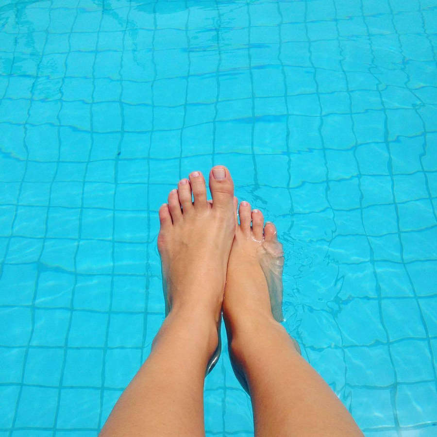 Lua Blanco Feet