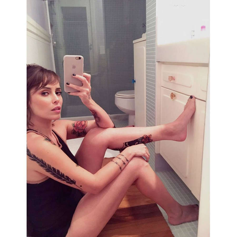 Fernanda Nobre Feet