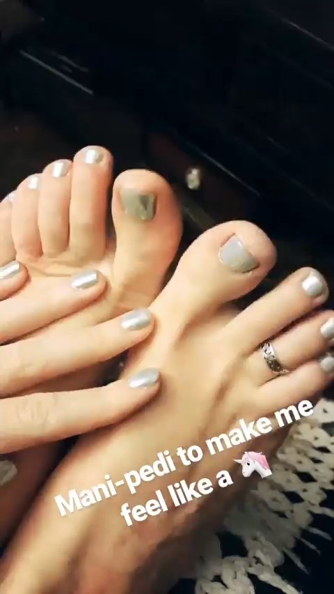 Kassandra Reinhardt Feet