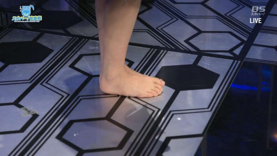 Momoka Ariyasu Feet
