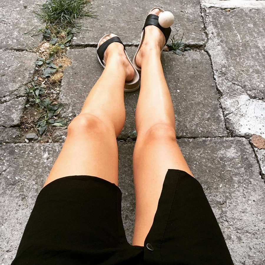 Laura Cosoi Feet