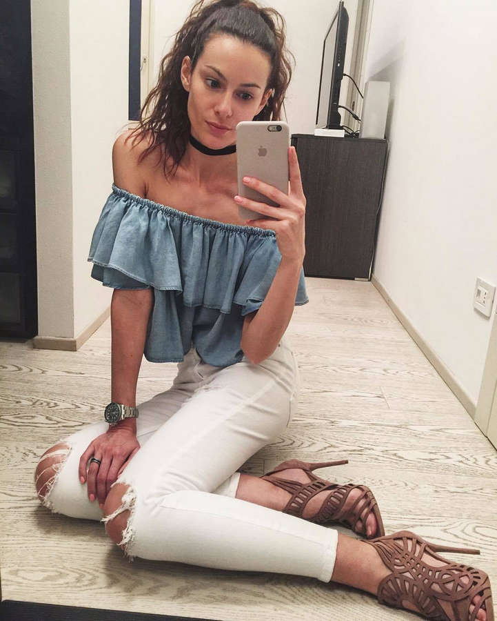 Paola Turani Feet