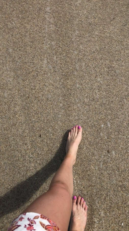 Lindsay Arnold Feet