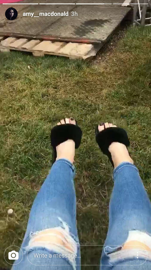 Amy Macdonald Feet