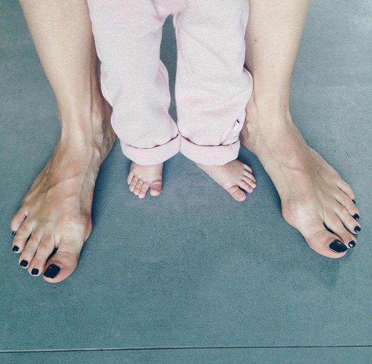 Laurie Delhostal Feet