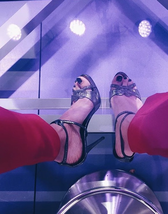 Laurie Delhostal Feet