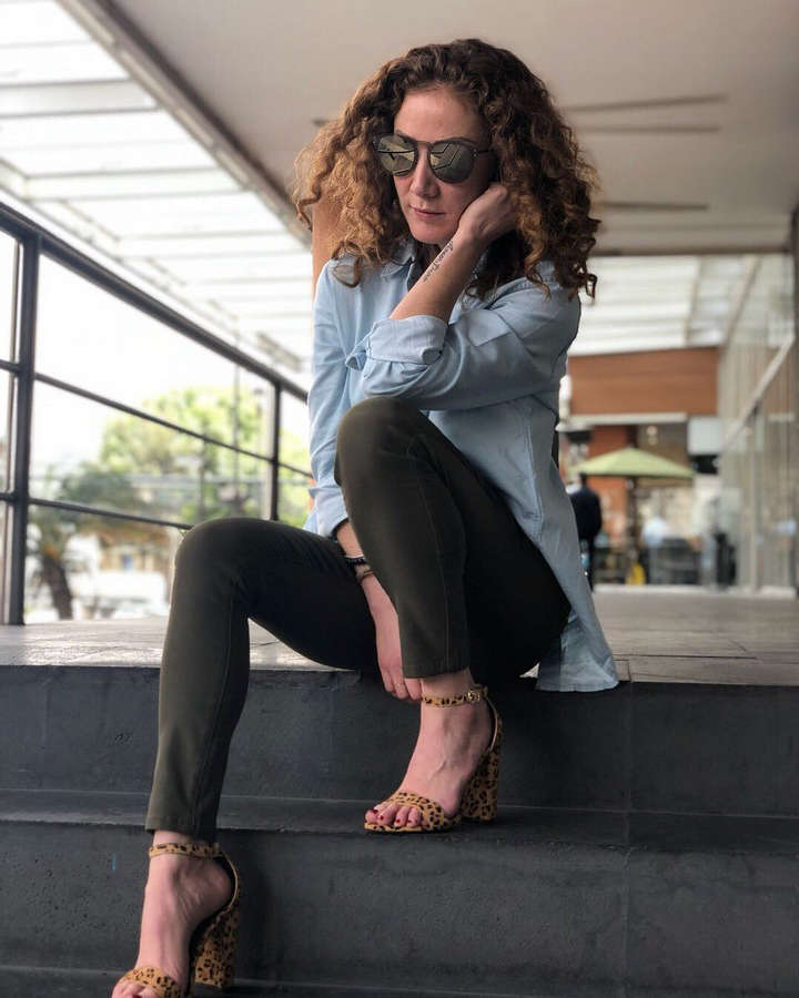 Mariana Avila Feet