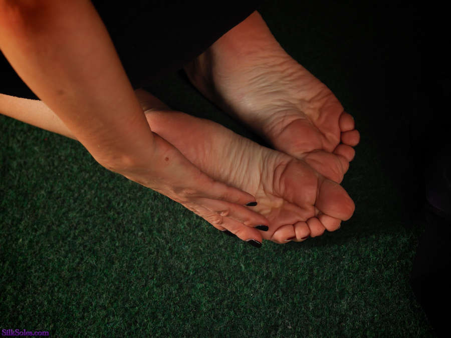 Hannah Claydon Feet (37 photos) - celebrity-feet.com