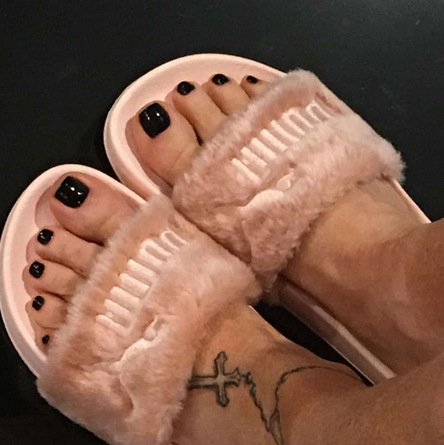 Theresa Caputo Feet