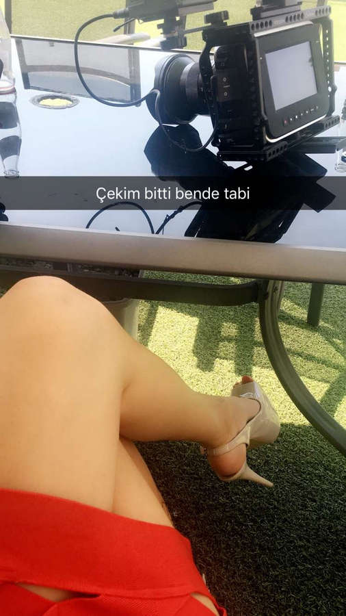 Cansu Taskin Feet