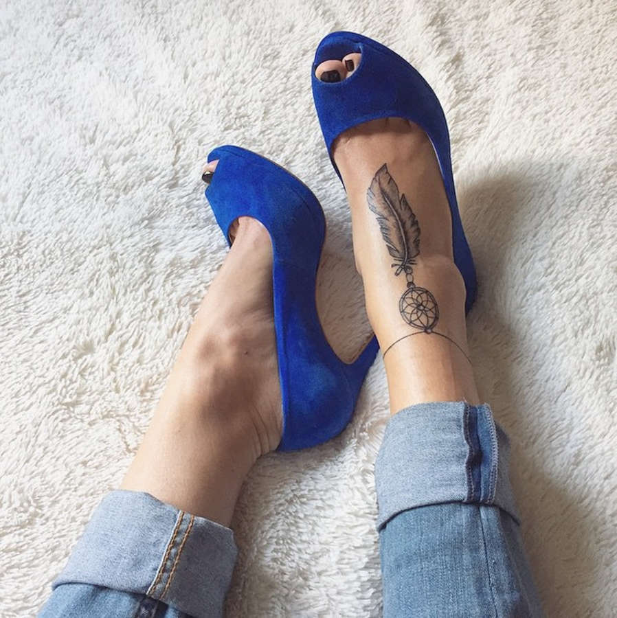 Clio Pajczer Feet
