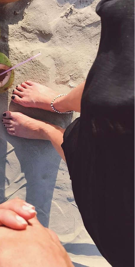 Juliana Feet