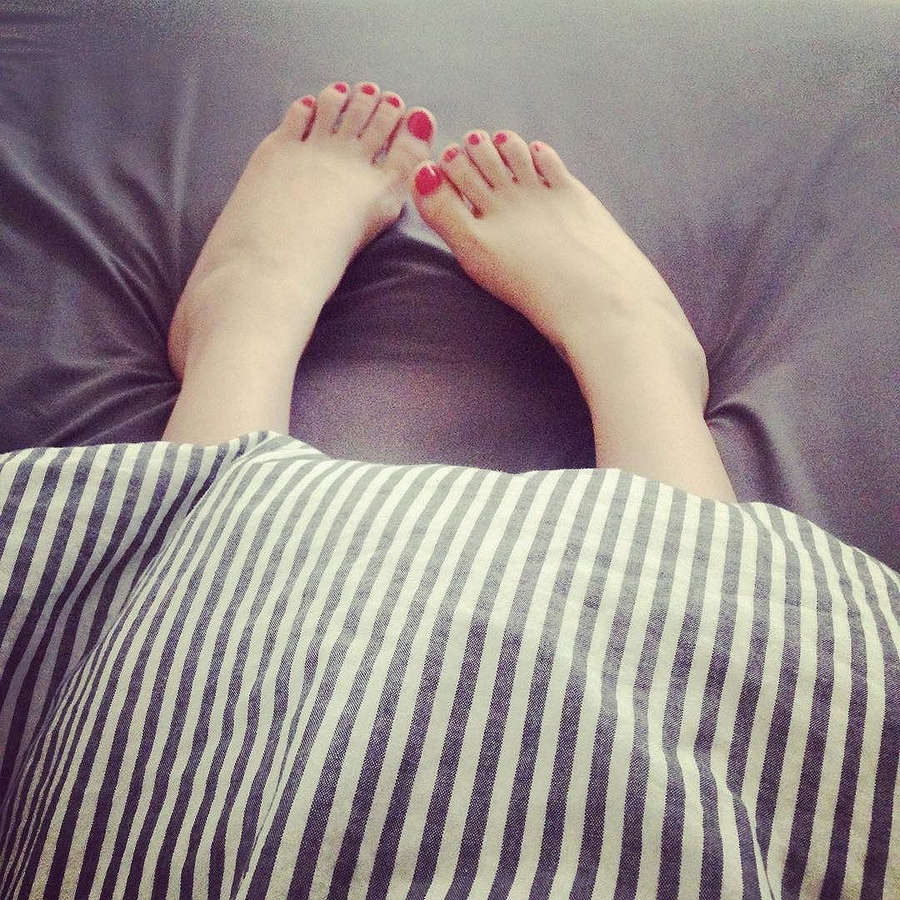 Laura Glavan Feet
