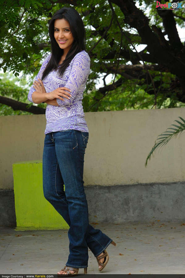 Priya Anand Feet