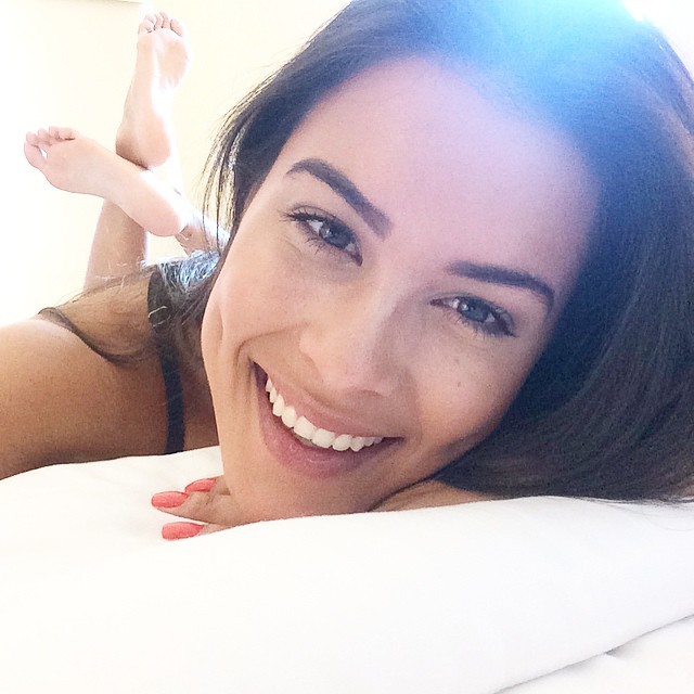 Camila Oliveira Feet