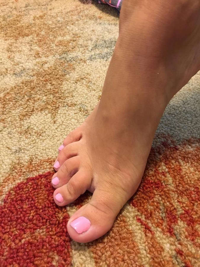 Ellie May Feet