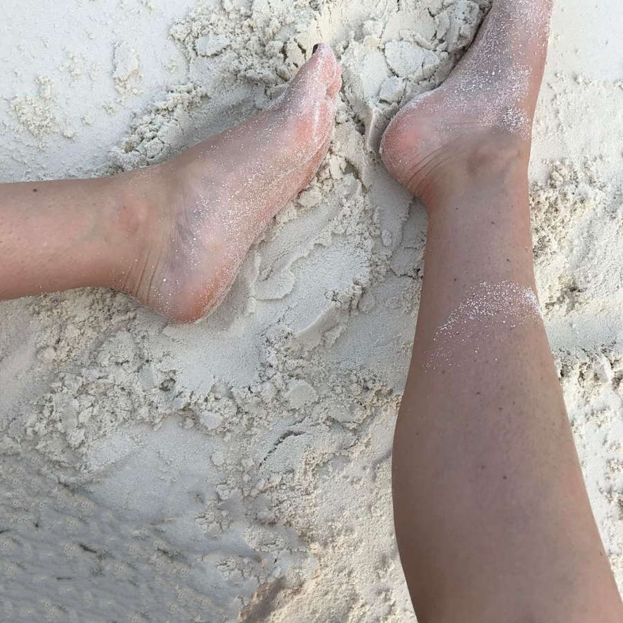 Lara Bingle Feet