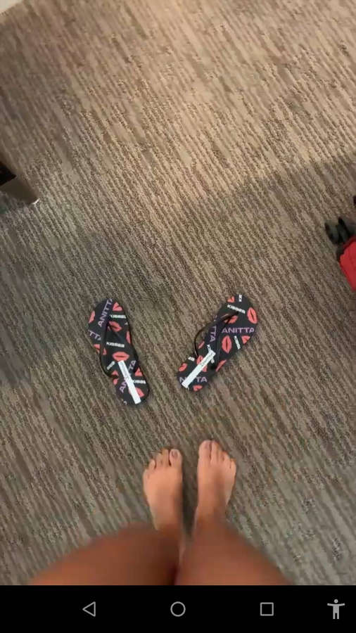 Anitta Feet