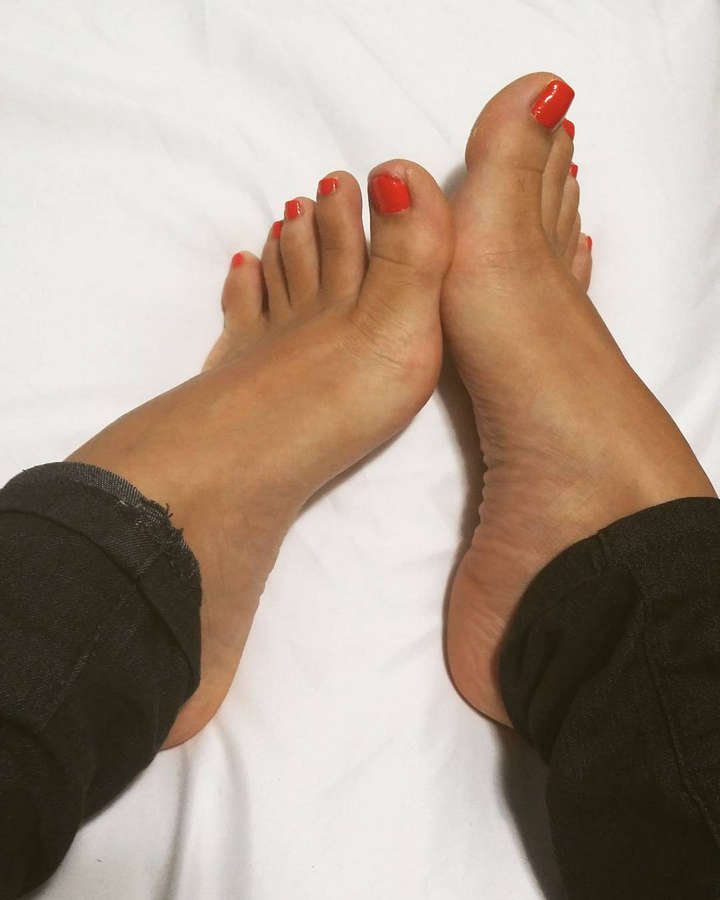 Lady Toro Feet